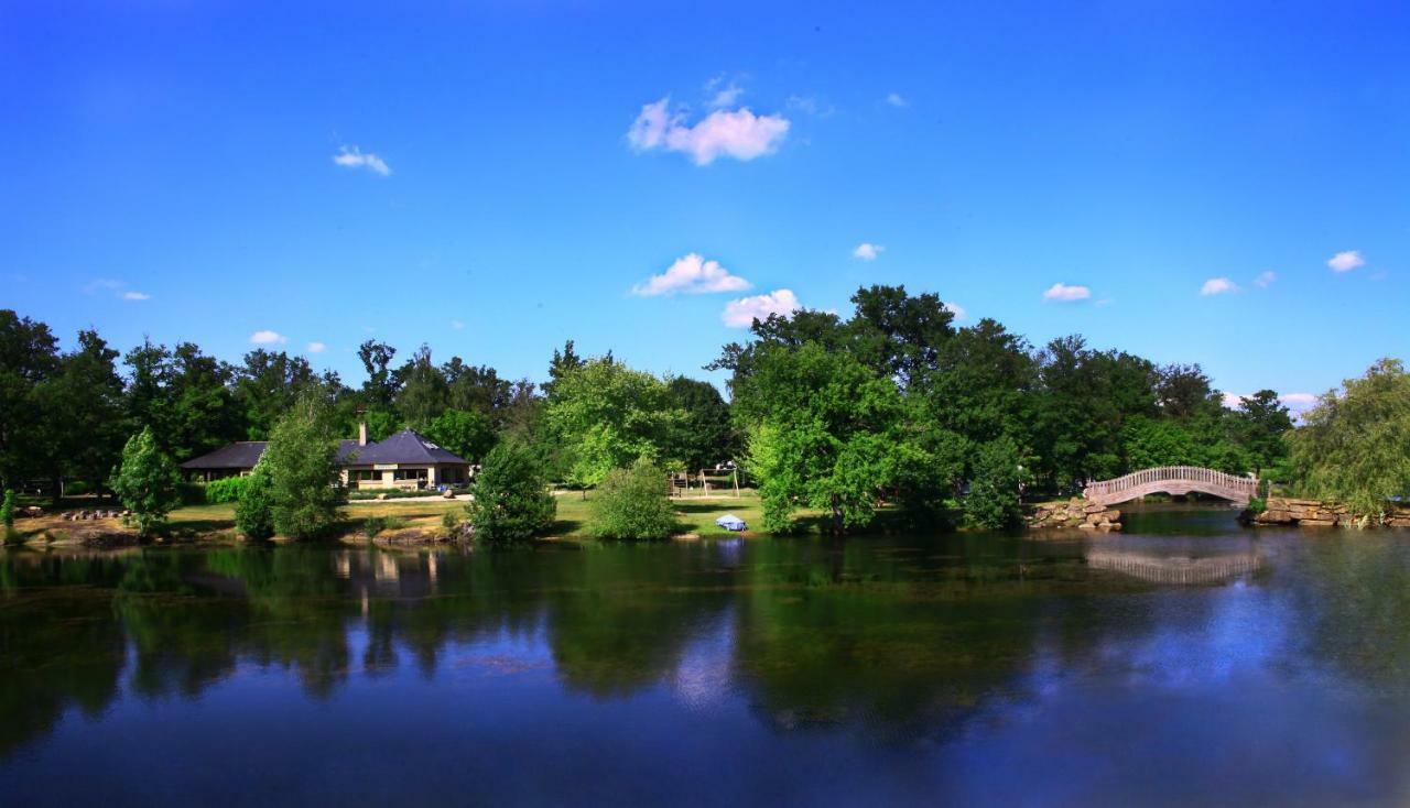 Camping Etang Du Camp Senergues Eksteriør bilde